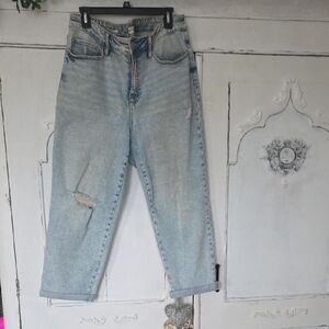 Ava & Viv Light Wash Boyfriend Jeans with Distressed Knee 17
